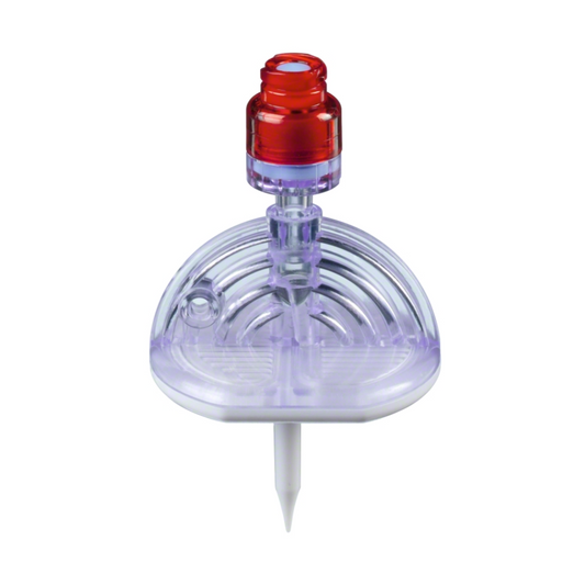 Der B.Braun Mini-Spike® 2 Chemo Entnahme- und Zuspritzspike, hergestellt von B. Braun Deutschland GmbH & Co. KG, verfügt über ein transparentes, gewölbtes Kunststoffdesign mit einer auffälligen roten Spitze und einer markanten weißen Basis. Seine kreisförmig gemusterte Kuppel ergänzt die hohle Mittelsäule, die sich mühelos mit der roten Spitze verbinden lässt, die ein integriertes Safeflow-Ventil zur Erhöhung der Sicherheit enthält.