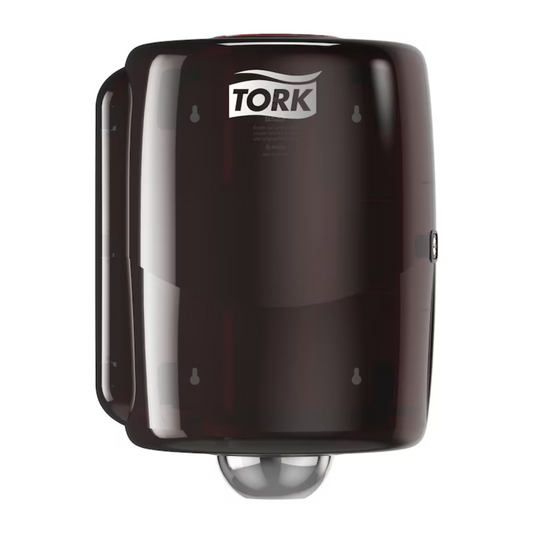 Der Tork 653008 Maxi Innenabrollungsspender Performance W2 von Essity Professional Hygiene Germany GmbH besticht durch ein schlankes, abgerundetes Design mit einer spritzwassergeschützten Haube. Das prominente Tork-Logo an der Oberseite unterstreicht sein Performance Design.