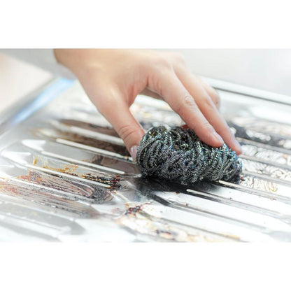 With the Scotch-Brite® Stainless Steel Spiral from 3M Deutschland GmbH (3 per pack), you can effortlessly remove stubborn dirt and grease when cleaning the kitchen, such as on the sink or stove.