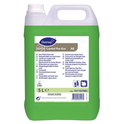 A green 5-liter plastic container from Diversey Deutschland Suma Crystal Pur-Eco A8, an eco-friendly, acidic rinse aid with a white cap. The front label shows details, instructions, and barcode. Ensures effective cleaning and residue-free results.