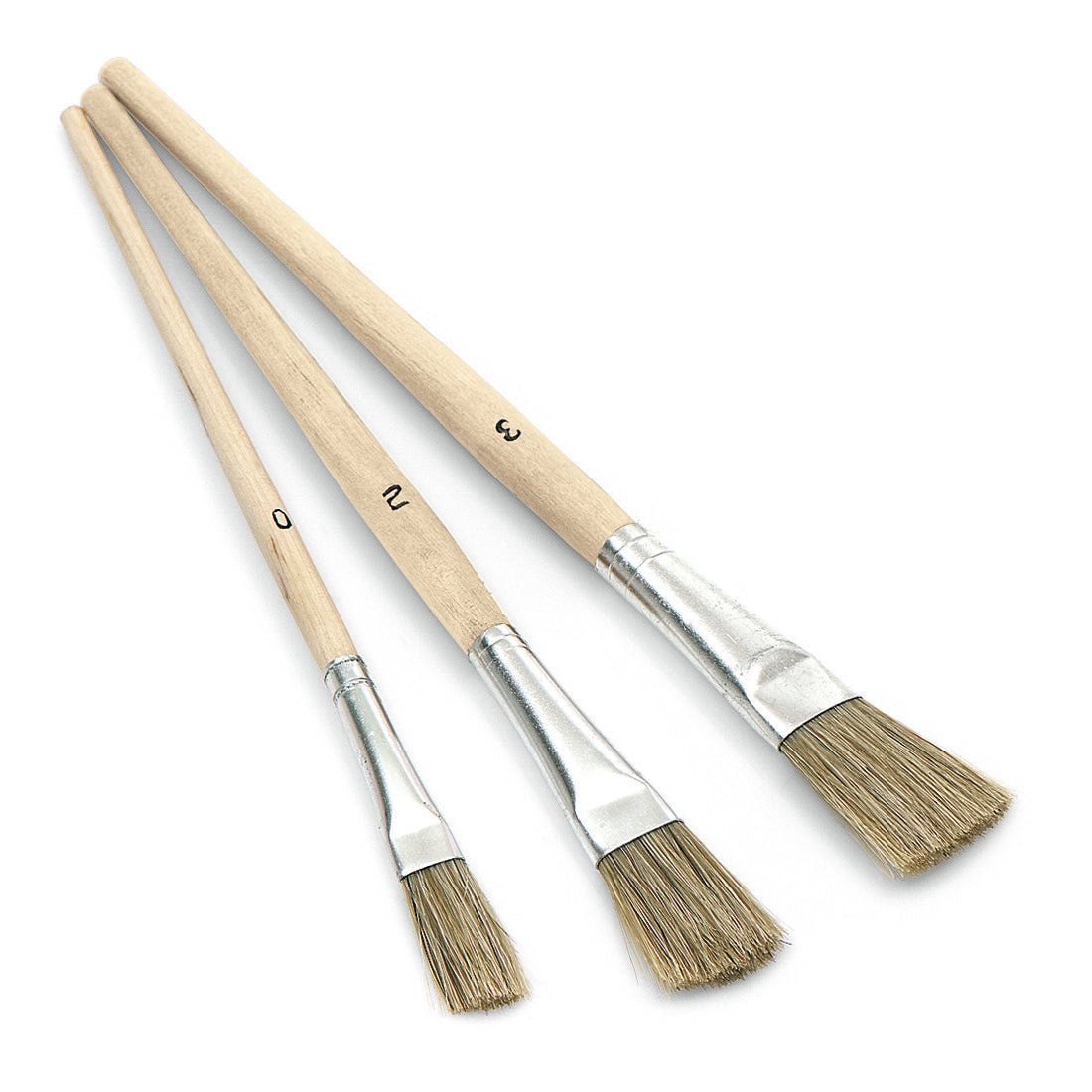 Drei Nölle Profi Brush Emaillelackpinsel (10-14 mm, Größen 0, 2, 3) mit Holzstiel und Naturborsten von Nölle Profi Brush Bürsten- & Pinseltechnik e.K. sind nach Größen sortiert auf weißem Hintergrund angeordnet.
