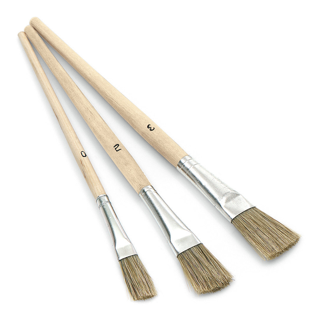 Drei Nölle Profi Brush Emaillelackpinsel (10-14 mm, Größen 0, 2, 3) mit Holzstiel und Naturborsten von Nölle Profi Brush Bürsten- & Pinseltechnik e.K. sind nach Größen sortiert auf weißem Hintergrund angeordnet.