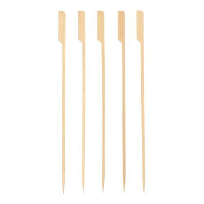 Fünf PAPSTAR Grill-Spieße "pure" aus Holz (25 cm) von PAPSTAR GmbH mit flachem, abgeschrägtem Kopf und spitzer Spitze liegen nebeneinander auf weißem Hintergrund. Ideal für BBQ und Grillpartys, erhältlich im Papptray (150 Stück).