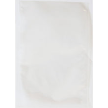 Ein transparenter Garbeutel der Duni GmbH liegt flach auf einer weißen Fläche und zeigt Falten im klaren PE-Material. Ideal für die hygienische Abfallentsorgung in jeder Umgebung.