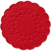 Ein flacher, runder, roter Tassenuntersetzer (Ø 7,5 cm) der Duni GmbH mit gewellten Rändern und symmetrischem Muster, hier auf weißem Hintergrund. Erhältlich in 8er-Sets oder 250er-Packungen für Getränke.