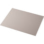 Die Duni GmbH Papier-Tischsets (35x45 cm, grau) im 250er-Pack sind rechteckige, flache Tischsets mit glatter Oberfläche, ideal für den elegant gedeckten Tisch - hier auf weißem Grund.