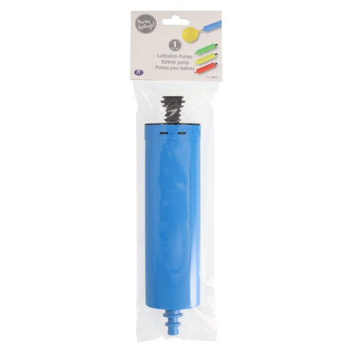 Die PAPSTAR Pumpe für Luftballons (26x6 cm, farbig sortiert) der PAPSTAR GmbH wird in einer durchsichtigen Tüte mit beschriftetem Kopfteil mit Anleitung und Ballonabbildungen geliefert; ihre Düse und der schwarze Griff sind zum einfachen Aufblasen des Ballons sichtbar.