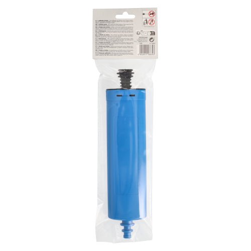 Die PAPSTAR Pumpe für Luftballons (26x6 cm, farbig sortiert) der PAPSTAR GmbH wird in einer durchsichtigen Kunststoffverpackung geliefert, die oben ein weißes Etikett mit Text und Sicherheitssymbolen aufweist. Die Düse ist im unteren Bereich sichtbar. Beutel mit 1 Stück.