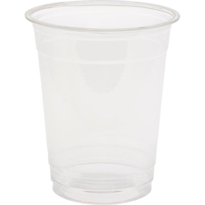 Ein klarer, glasklarer Becher der Duni GmbH in eleganter Glasoptik steht aufrecht vor einem schlichten weißen Hintergrund, dessen sichtbarer Rand und Boden hochwertige Materialien erkennen lassen.