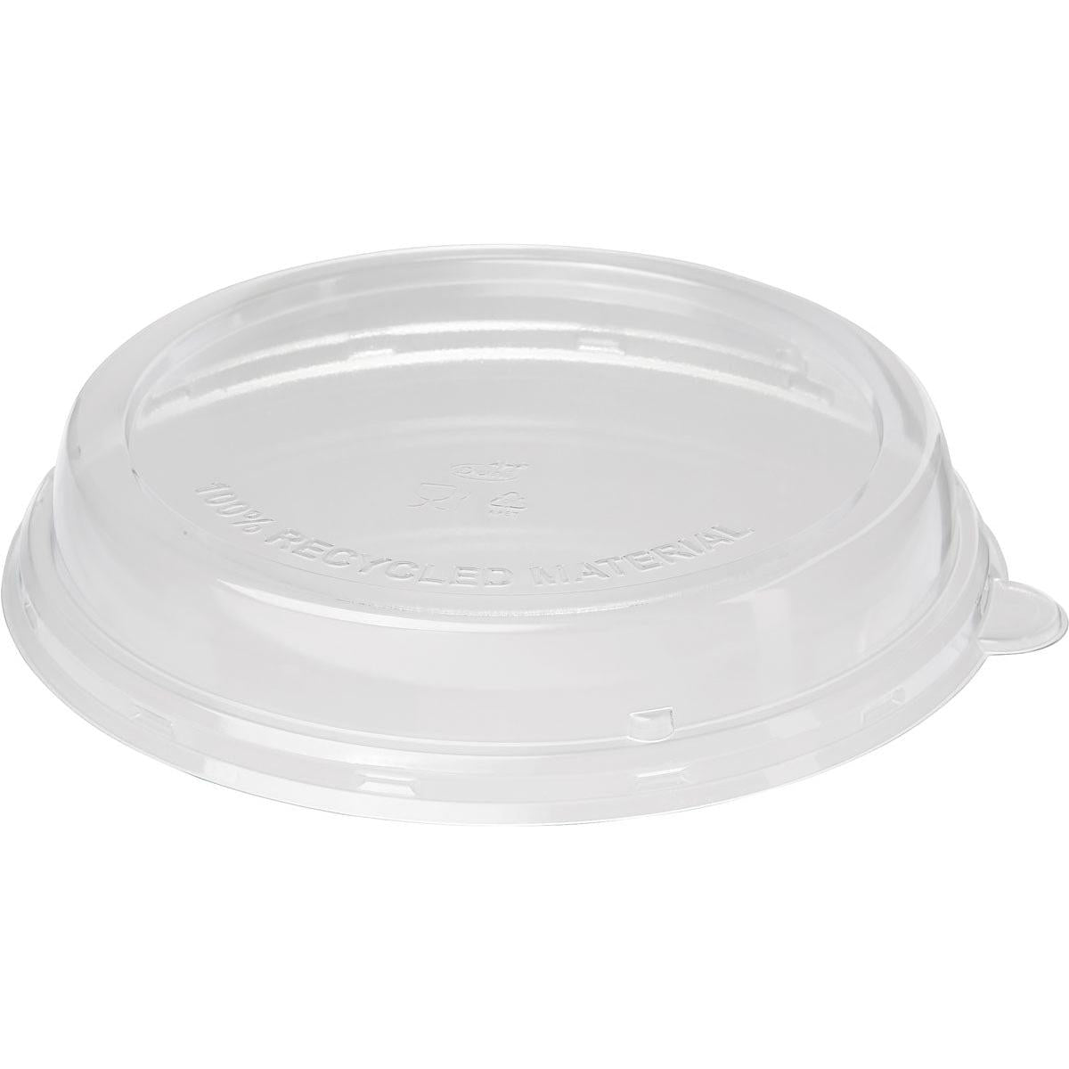 Ein transparenter rPET Deckel hoch 800-1200 ml der Duni GmbH ist kopfüber auf weißem Hintergrund abgebildet. "100% RECYCLED MATERIAL" ist auf dem Deckel aufgedruckt und unterstreicht die umweltfreundliche Verpackung.