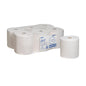 Eine Packung mit sechs Scott® PERFORMANCE Handtüchern (Kimberly-Clark GmbH), fünf in durchsichtigem Plastik verpackt und eine unverpackt, aufrecht stehend auf weißem Hintergrund mit sichtbarem Produktetikett.