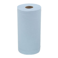 Eine einzelne Rolle WypAll® L20 EXTRA+ Wischtücher (Kleinrollen, Blau, 2-lagig) von Kimberly-Clark GmbH steht aufrecht vor einem weißen Hintergrund, ideal für die professionelle Reinigung. Karton enthält 24 Rollen mit je 140 Tüchern.