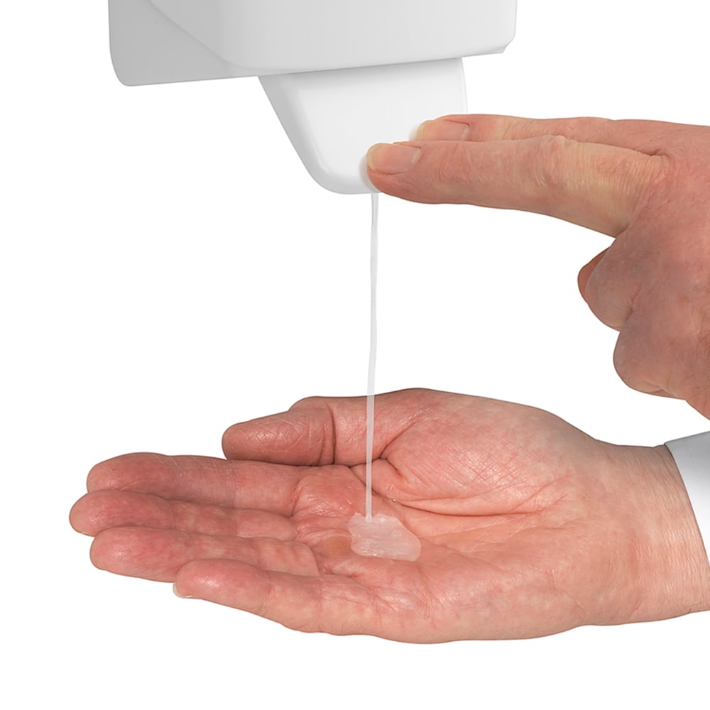 A user dispenses Scott® Anti Bac Foam Soap (1 L, cassette, transparent) from a wall-mounted device by Kimberly-Clark GmbH onto their hygiene-focused washroom and hand hygiene. Package: 6 cassettes per carton (6 cartridges).