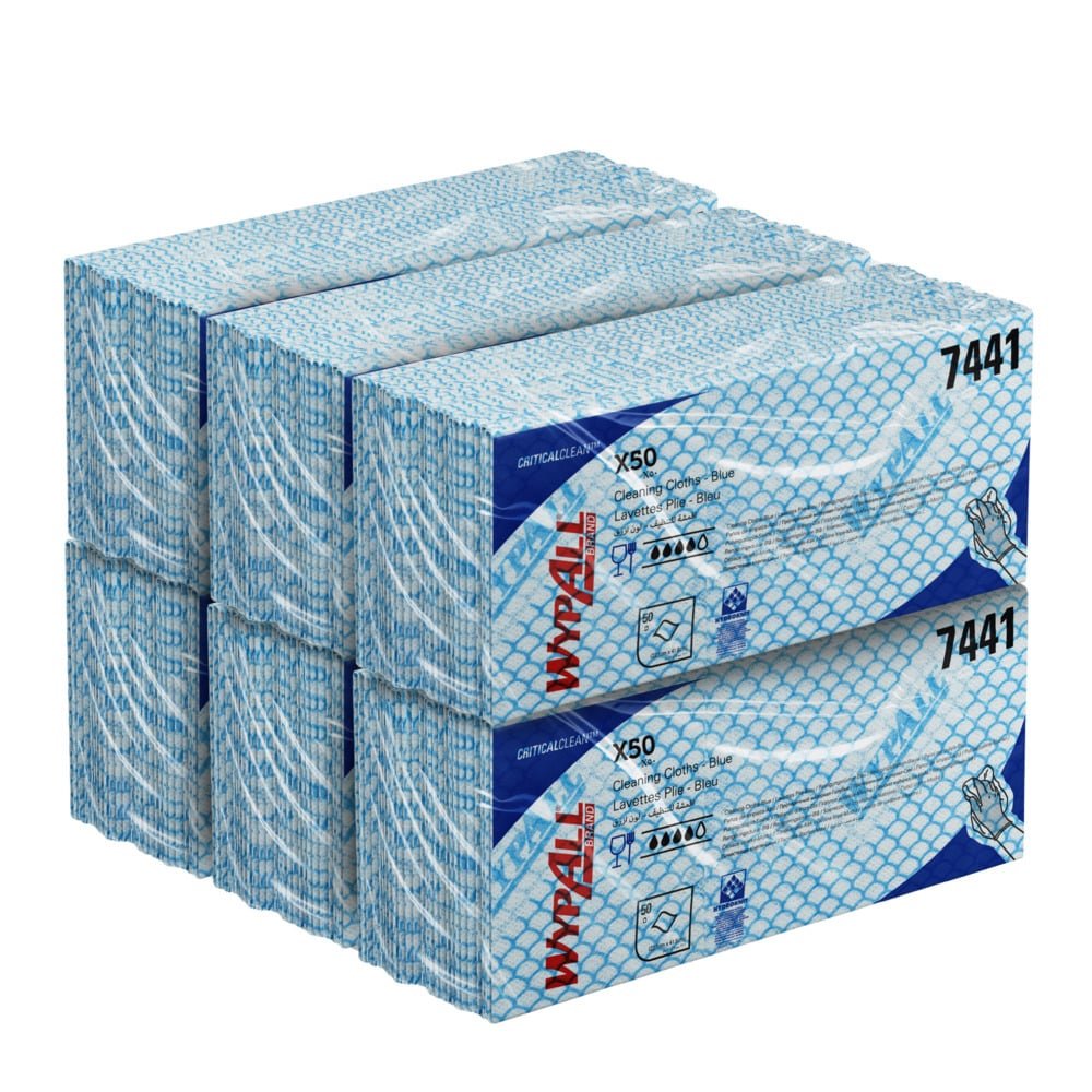 Ein Stapel von sechs blau-weißen Kimberly-Clark GmbH WypAll® X50 Wischtüchern (Interfold, 41,80 x 24,70 cm), jede Schachtel ist mit 7441 beschriftet und zeigt eine Hand, die diese Einwegtücher zur einfachen Reinigung verwendet.