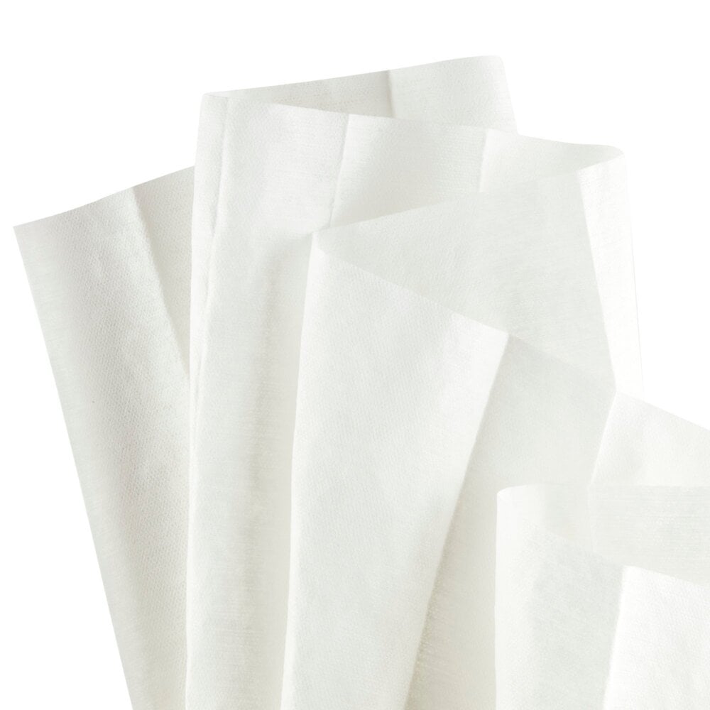 Mehrere WypAll® X60 General Clean Viertelgefaltete Reinigungstücher von Kimberly-Clark GmbH sind vor weißem Hintergrund ausgebreitet und demonstrieren ihre effiziente Reinigung für jede Aufgabe. Karton: 12 Beutel x 76 Tücher.