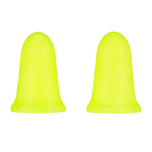 Zwei gelbe 3M™ Gehörschutzstöpsel E-A-Rsoft™ FX™ von 3M Deutschland GmbH aus weichem Polyurethanschaum stehen aufrecht vor weißem Hintergrund - mit SNR-Wert 37 dB bieten sie effektiven Schutz in lauter Umgebung.