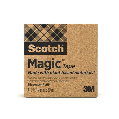 Eine Packung Scotch® Magic™ Klebeband von 3M, hergestellt mit 66 % pflanzlichem Klebstoff (19 mm x 30 m), in brauner Box mit schwarzem und gelbem Text, kariertem Streifen und Logo - das umweltfreundliche, unsichtbare Klebeband.