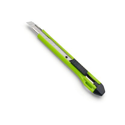A green Nölle Profi Brush snap-off knife with metal guide from Nölle Profi Brush Bürsten- & Pinseltechnik e.K. with retractable silver blade, black slider, and metal guide lies on a white background.