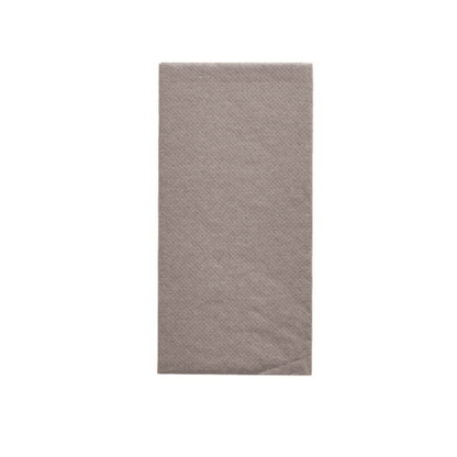 Eine sauber gefaltete, rechteckige, hellbraune PAPSTAR-Serviette aus der „DAILY Collection“ im Format 32 cm x 32 cm mit 1/8-Falzung liegt auf einem schlichten weißen Untergrund und verleiht jeder Tischdekoration einen Hauch nachhaltiger Behaglichkeit.