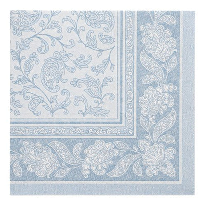 Die PAPSTAR 50 Servietten "ROYAL Collection" (40 x 40 cm, blau) der PAPSTAR GmbH bestechen durch ein aufwändiges blau-weißes Paisley- und Blumendesign mit dekorativer Bordüre, das jedem gedeckten Tisch Eleganz verleiht.