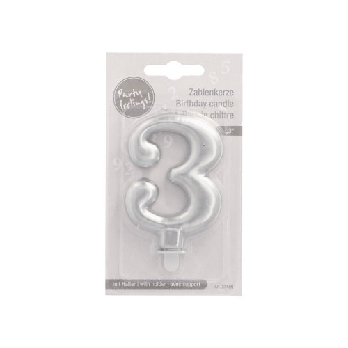 The PAPSTAR GmbH number candle with holder 7 cm "silver" is a silver number candle in clear plastic and cardboard packaging with the inscription "Birthday Candle" and "Birthday Candle", with a small holder at the bottom.