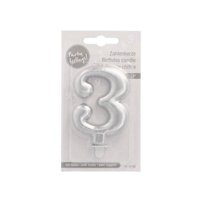 The PAPSTAR GmbH number candle with holder 7 cm "silver" is a silver number candle in clear plastic and cardboard packaging with the inscription "Birthday Candle" and "Birthday Candle", with a small holder at the bottom.