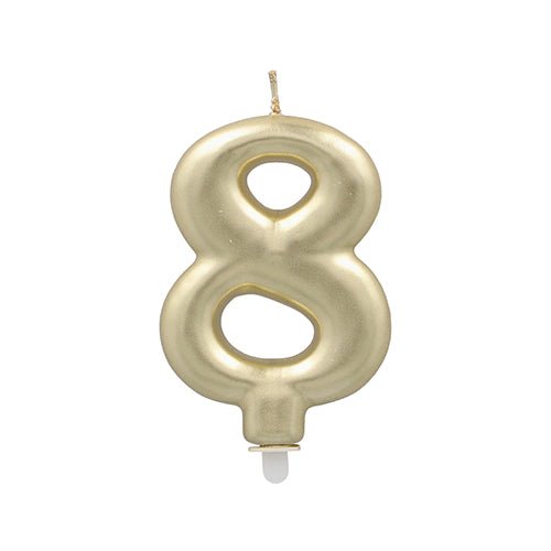 Die PAPSTAR GmbH Zahlenkerze mit Halter 7 cm "gold" ist eine goldfarbene Zahlenkerze mit einem kleinen weißen Sockel, ideal als Kuchen Dekoration oder Geburtstagskerze.