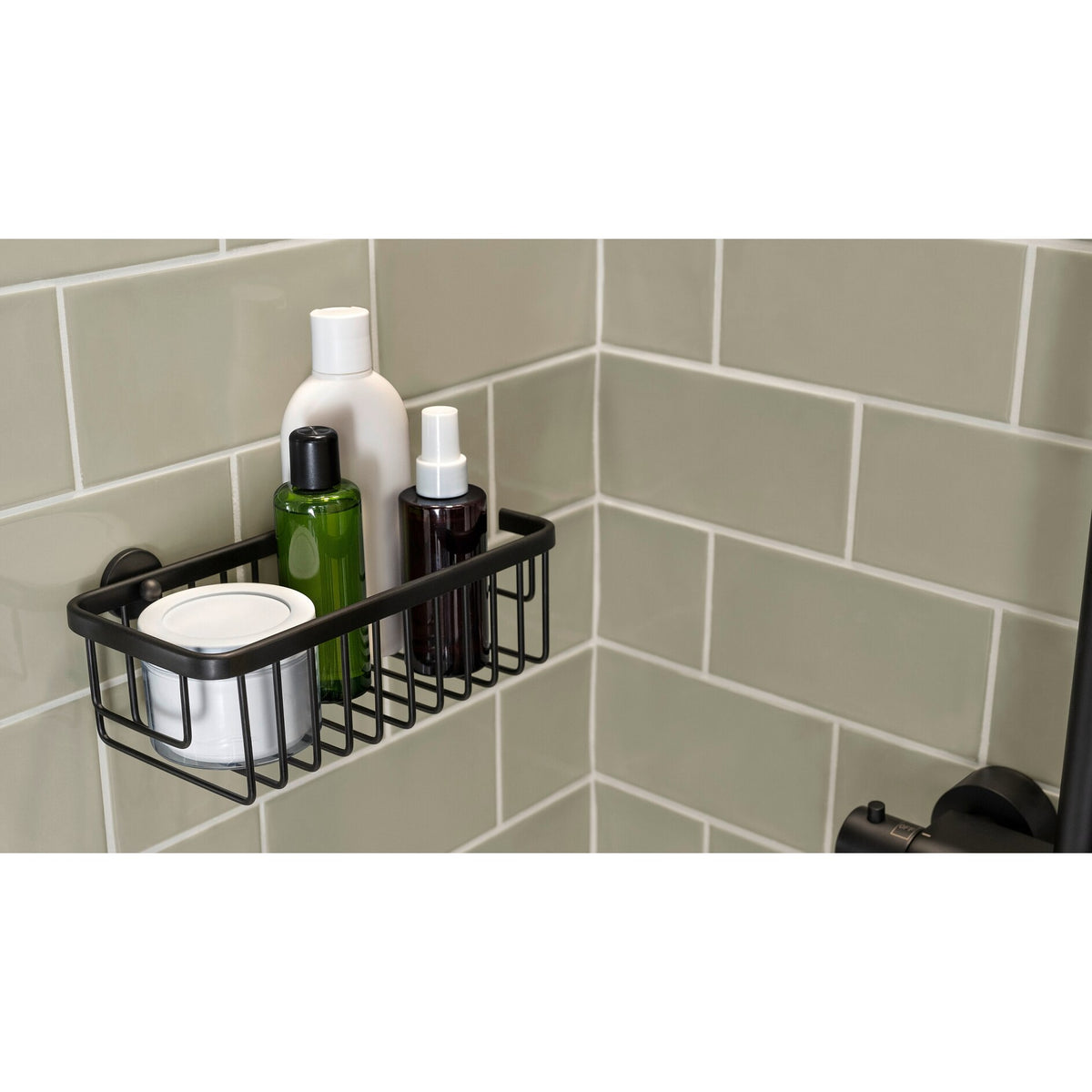tesa MOON BLACK Duschkorb, mattschwarz, für Dusche und Badewanne – Anwendung