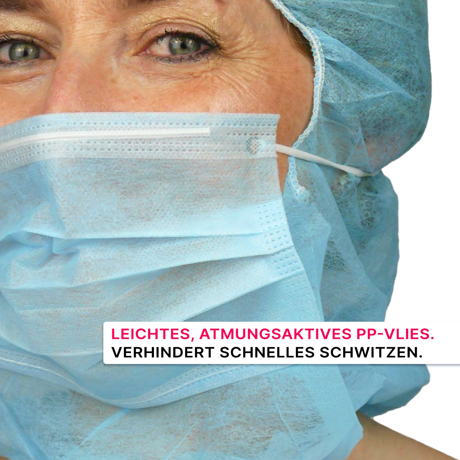 Eine Person trägt die ARNOMED COVER PP-ASTROHAUBE MIT 2-LAGIGEM MUNDSCHUTZ der ARNOWA GmbH; ihr unteres Gesicht ist sichtbar. Das leichte, atmungsaktive Maskenmaterial hilft, schnelles Schwitzen zu verhindern.