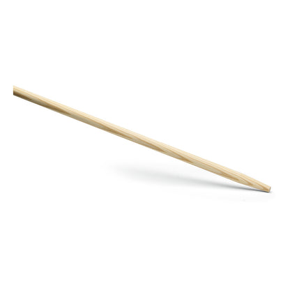 Der Nölle Profi Brush Gerätestiel 28x1.800 mm von Nölle Profi Brush Bürsten- & Pinseltechnik e.K., mit einer spitzen Spitze und schräg auf weiß abgebildet, ist ideal für die Gebäudereinigung und passt zu diversen Reinigungsgeräten.