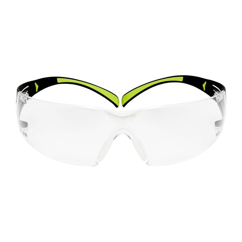 Die 3M™ SecureFit™ Schutzbrille 400 von 3M Deutschland GmbH hat klare, umlaufende Gläser und einen schwarz/neongrünen Rahmen, der auf der Vorderseite vor einem weißen Hintergrund abgebildet ist.