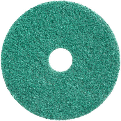 Das Twister Pad, grün von Diversey Deutschland GmbH & Co. OHG ist ein rundes Unterhaltsreinigungs-Pad für Steinböden mit strukturierter Oberfläche und Mittelloch – ideal für die einfache Steinbodenreinigung vor weißem Untergrund.