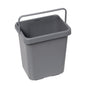 Der graue Kunststoff TASKI Eimer 12 Liter von Diversey Deutschland GmbH & Co. OHG, mit Henkel und Innenmessmarkierung, ist leer auf weißem Hintergrund abgebildet. Kompatibel mit Tuchbox Halter 7517270 oder 7517371. Packung: 1 Stück.