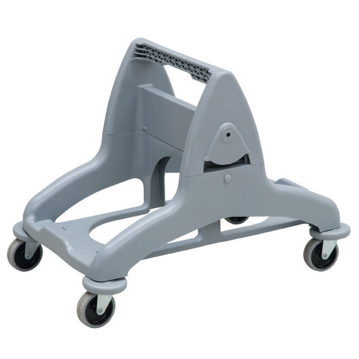 Der TASKI DuoMop Zweieimer System Fahrgestell von Diversey Deutschland GmbH & Co. OHG ist ein graues Kunststoff-Fahrgestell mit vier Lenkrollen und einem hohen zentralen Griff, ideal für den manuellen Einsatz mit großen Behältern oder bei Bodenreinigungsaufgaben.