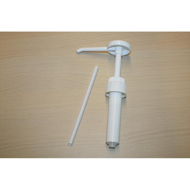A white hand pump for 5l canisters (20ml stroke, 38mm thread) from Diversey Deutschland GmbH & Co. OHG with a straight riser is placed on light wood - ideal for decanting into smaller containers. Package: 3 pieces.