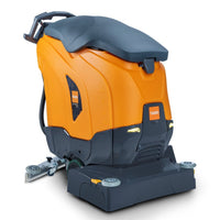 Der orange-graue TASKI ULTIMAXX 1900 RB55 Performance BMS 25A von Diversey Deutschland GmbH & Co. OHG ist eine Scheuersaugmaschine der nächsten Generation mit Radantrieb, 42L Tank, 55cm Doppelwalze, sichtbarem Markennamen, Bürsten, Rädern, und Steuergriff.