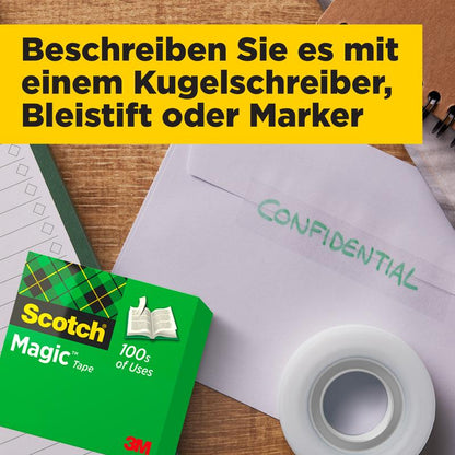 Auf einer Holzfläche liegen eine Packung Scotch® Magic™ Unsichtbares Klebeband der 3M Deutschland GmbH, Vorteilspack 8 Rollen (19 mm x 33 m), ein Papierbogen und ein Umschlag mit der Aufschrift "CONFIDENTIAL". Eine gelbe Fahne oben zeigt die deutsche Anleitung.