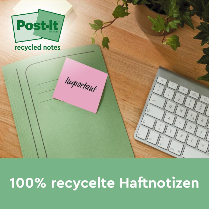 A pink Post-it® Super Sticky 100% Recycled Note (47.6 x 47.6 mm, 70 sheets, PEFC) from 3M Deutschland GmbH with the word "important" lies on a green folder on a wooden desk next to a keyboard and a plant. Text: "100% recycled sticky notes from eco-friendly paper.