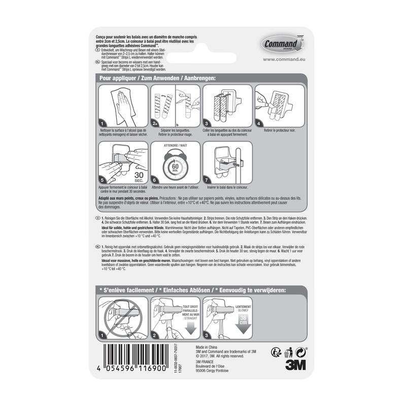 Die Rückseite einer Command™ Besenhalter, 17007-FR-Verpackung der 3M Deutschland GmbH zeigt eine bebilderte, mehrsprachige Anleitung zum Anbringen und Entfernen des Halters mit Command Klebestreifen. Diagramme führen Schritt für Schritt durch die Montage und Demontage.