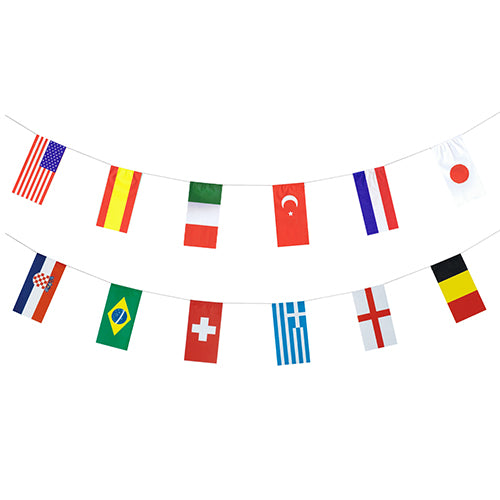 Zwei PAPSTAR Flaggenketten Papier (10 m, schwer entflammbar) mit 32 Nationen, darunter die USA, Spanien und Japan, hängen vor einem weißen Hintergrund. Dekorativ und schwer entflammbar für mehr Sicherheit von PAPSTAR GmbH.
