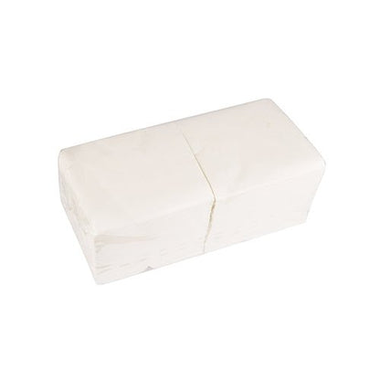 Eine Packung PAPSTAR 250 Servietten, 2-lagig, 24 x 24 cm, 1/4-Falz von der PAPSTAR GmbH ist gefaltet und in durchsichtige Folie eingewickelt vor einem schlichten weißen Hintergrund abgebildet.