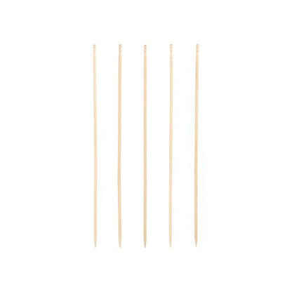 Fünf PAPSTAR Fingerfood-Picker "pure", 15 cm, elegant gedrechselt, sind vertikal vor weißem Hintergrund angeordnet. Die Holzspieße von PAPSTAR GmbH haben ein angespitztes Ende und abgerundeten Kopf - perfekt fürs Catering.