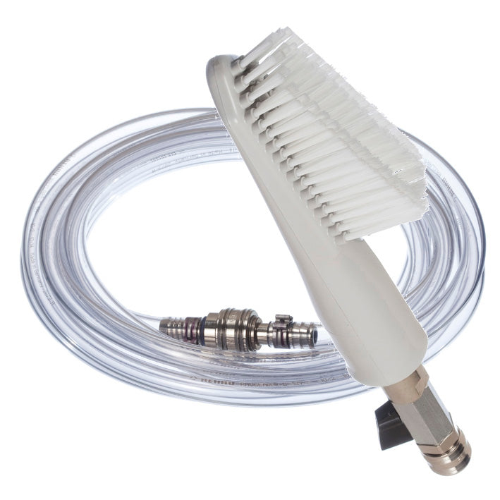 The hand shampooing set from Diversey (for TASKI ergodisc 165/duo) includes a brush and hose - ideal for professional cleaning. Pack contains 1 piece.