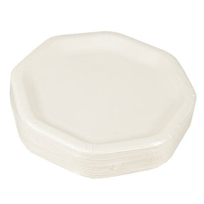 Ein Stapel PAPSTAR Teller "pure" 8-eckig, 23,5 cm, weiß (50 Stück) von PAPSTAR GmbH in Schrumpffolie - umweltfreundliche Einwegteller, ideal für Feste und Partys.
