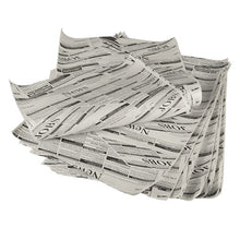 Ein Stapel PAPSTAR 5 Einschlagpapiere „Newsprint“ der PAPSTAR GmbH (3cm x 2cm) mit der Aufschrift „NEWS“ und „JOBS“ liegt auf einem weißen Untergrund, der an traditionelle Verpackungspapiere erinnert.