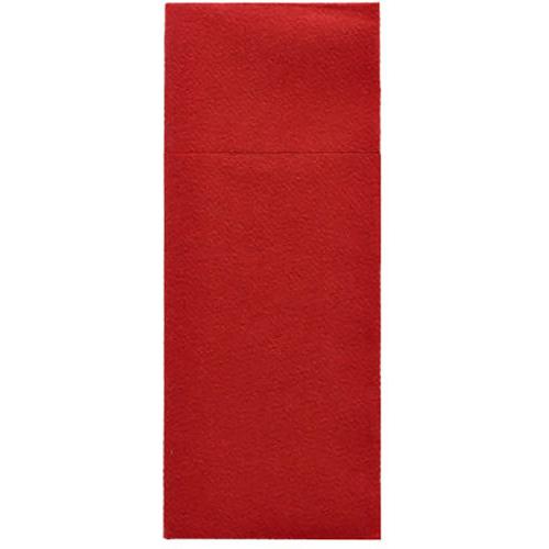 Eine rote Starpak 480 Bestecktasche aus Airlaid (40 x 33 cm, mit Besteckfalz) steht vertikal auf weißem Hintergrund; Eine feine horizontale Linie erscheint im oberen Drittel und sorgt für eine hochwertige Präsentation.