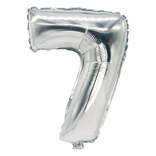 Der PAPSTAR Folienluftballon 35 cm x 20 cm in edlem Silber der PAPSTAR GmbH in Form der Zahl Sieben hebt sich optisch vom weißen Untergrund ab – ideal für die schicke Dekoration jeder Feier.