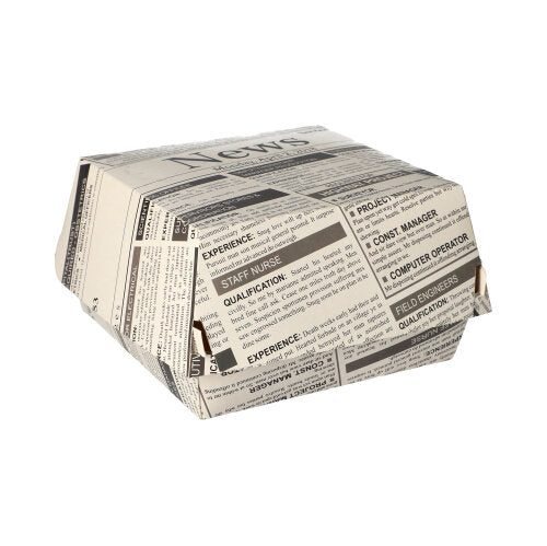 Die PAPSTAR Burgerboxen "Newsprint" groß (7,8x11x11,5 cm, Pappe | Schrumpffolie, 50 Stück) der PAPSTAR GmbH sind geschlossene Lebensmittelbehälter mit schwarz-weißem Zeitungspapier-Motiv auf einfarbig weißem Hintergrund.