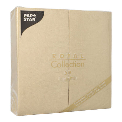 Eine beige Packung mit 50 Servietten „ROYAL Collection“ 1/8-Falz 40 x 40 cm der PAPSTAR GmbH verfügt über eine überwiegend schlichte Verpackung mit dezentem Text und einem schwarzen Etikett oben links – ideal für eine elegante Tischdekoration.