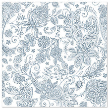 Weißer quadratischer Hintergrund mit einem dichten, filigranen blauen Blumen-Paisleymuster - ideal für PAPSTAR 50 Servietten "ROYAL Collection" 1/4-Falz 40 x 40 cm blau von PAPSTAR GmbH.